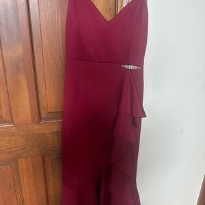 Elegant Burgundy Evening Dress